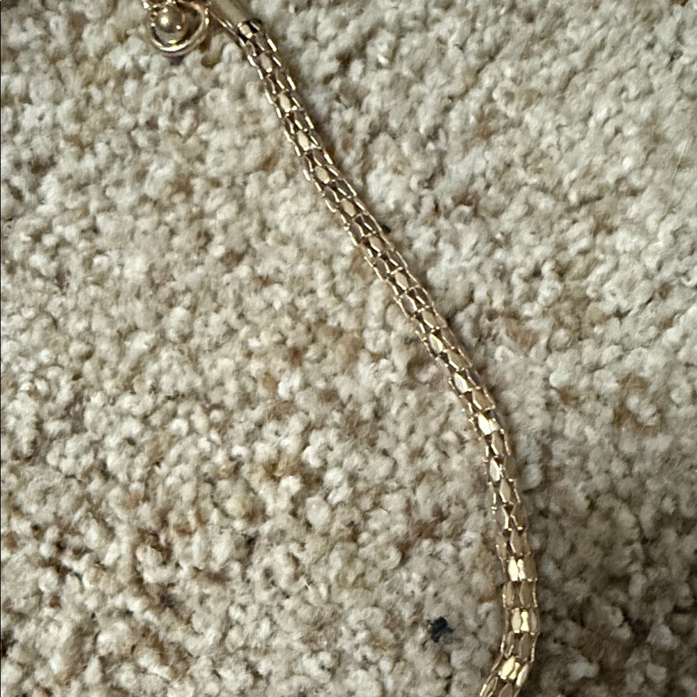 Elegant Black and Gold Necklace - Picture 6 of 10